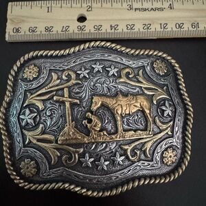 Western Style Belt Buckle with Gold and Silver Design